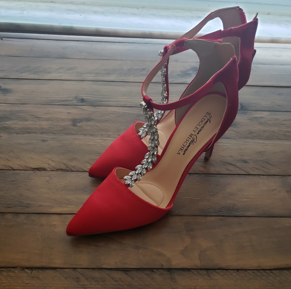 NEW  Badgley Mischka Shoes